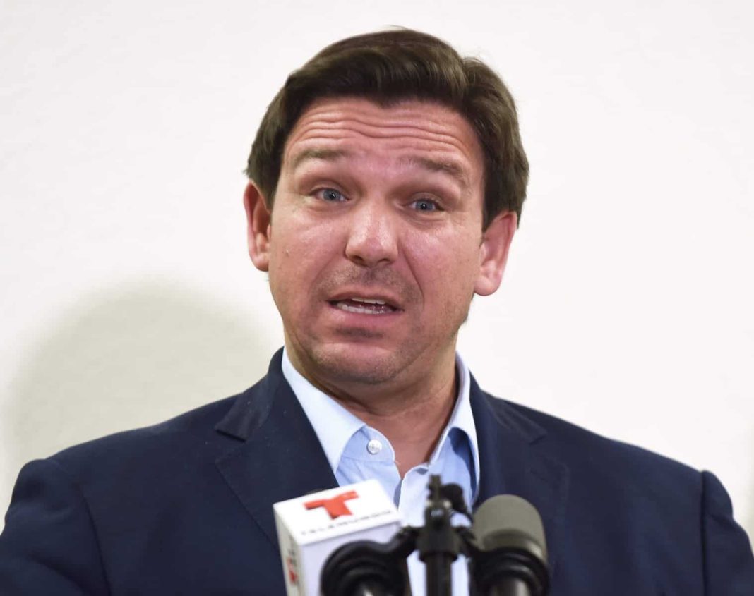 ron-desantis-has-a-miserable-day-while-trying-to-flip-burgers-in-iowa